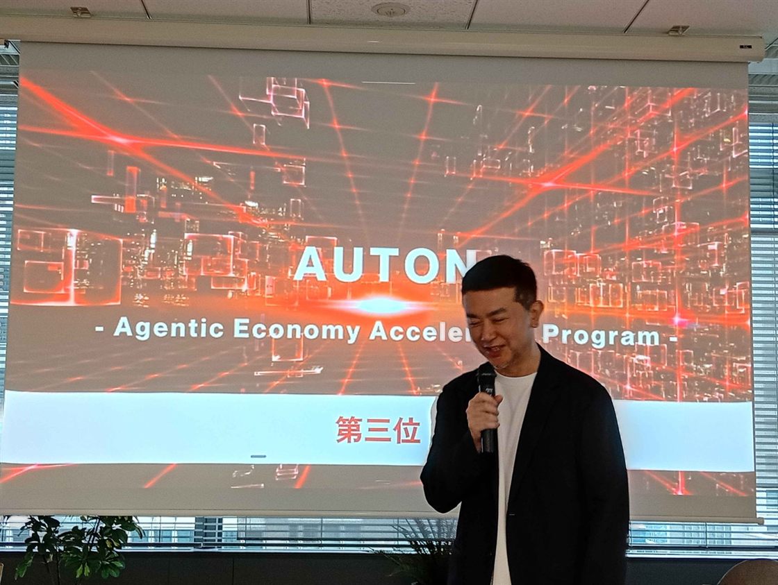 Kazuhiro Fukuda speaking at AUTON Demo Day